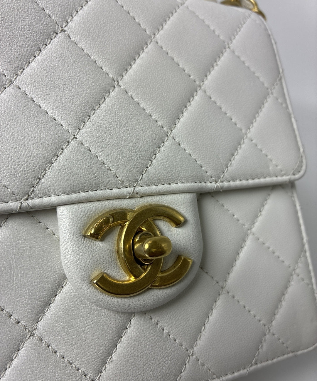 CHANEL กระเป๋าสะพาย