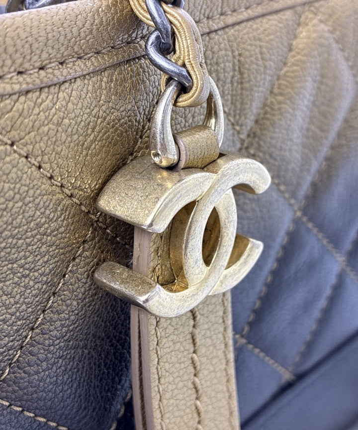 CHANEL กระเป๋าสะพาย