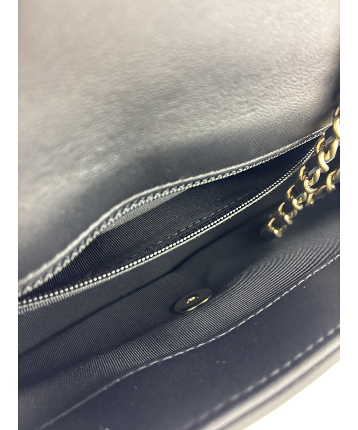 CHANEL กระเป๋าสะพาย