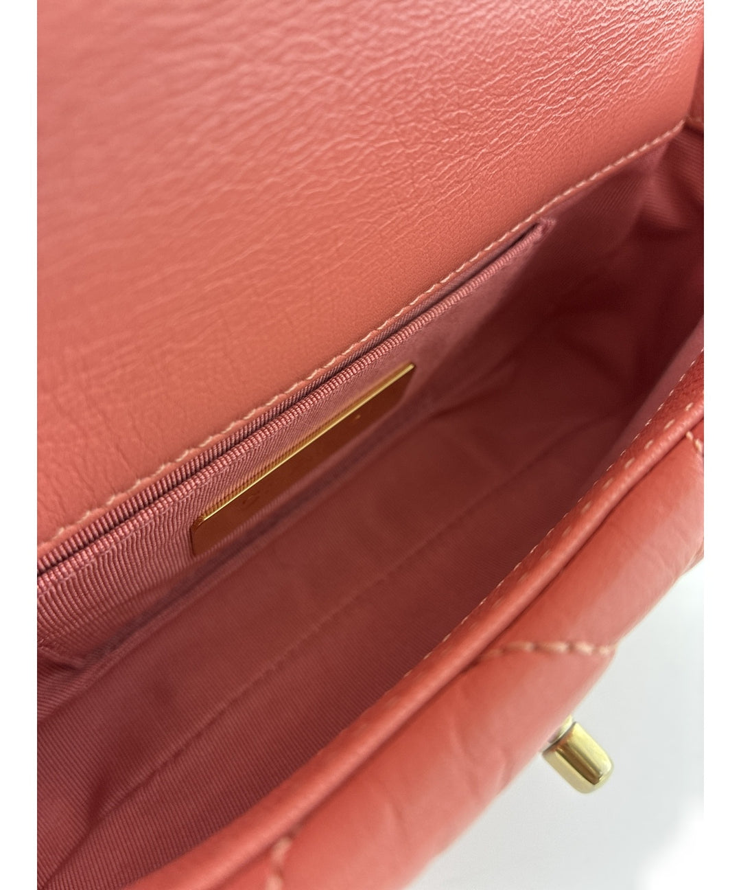 CHANEL กระเป๋าสะพาย