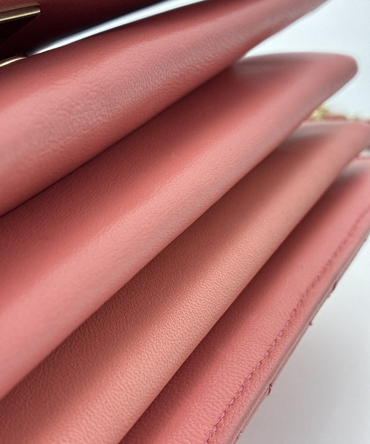 CHANEL กระเป๋าสะพาย