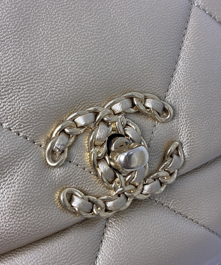 CHANEL กระเป๋าสะพาย