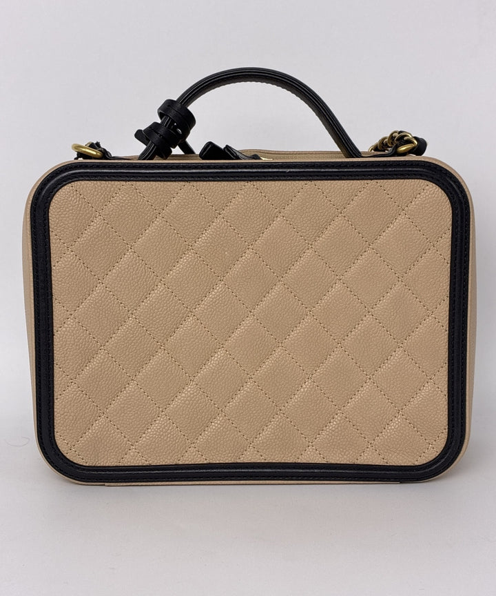 CHANEL กระเป๋าสะพาย