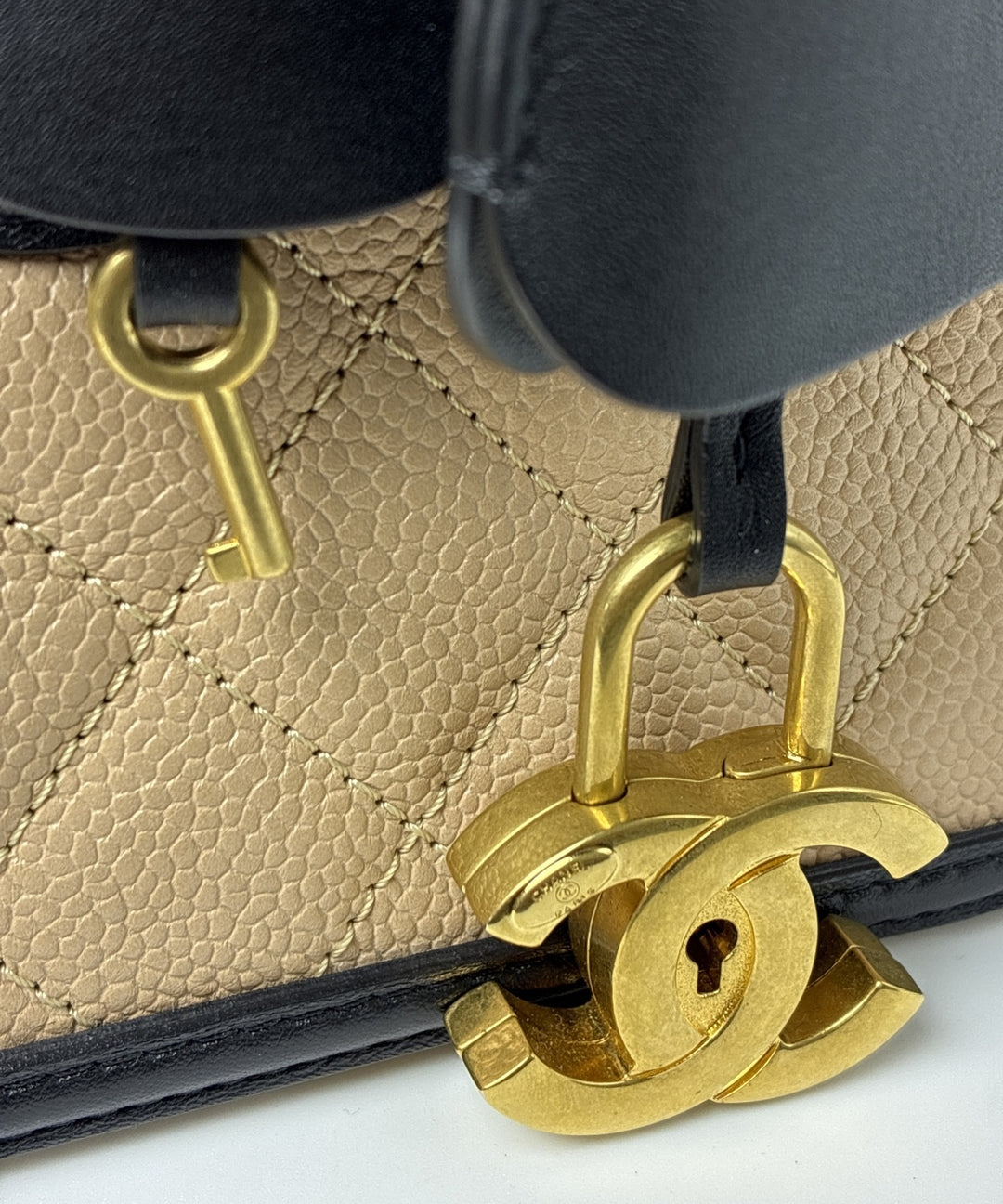 CHANEL กระเป๋าสะพาย