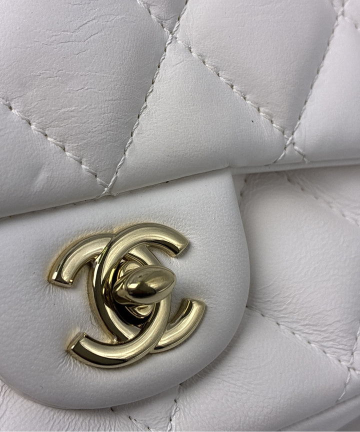 CHANEL กระเป๋าสะพาย