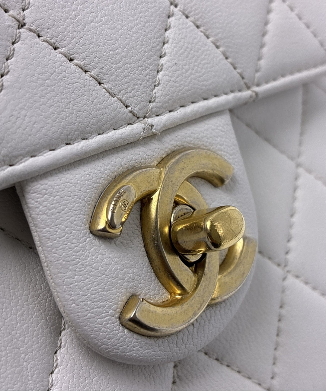 CHANEL กระเป๋าสะพาย