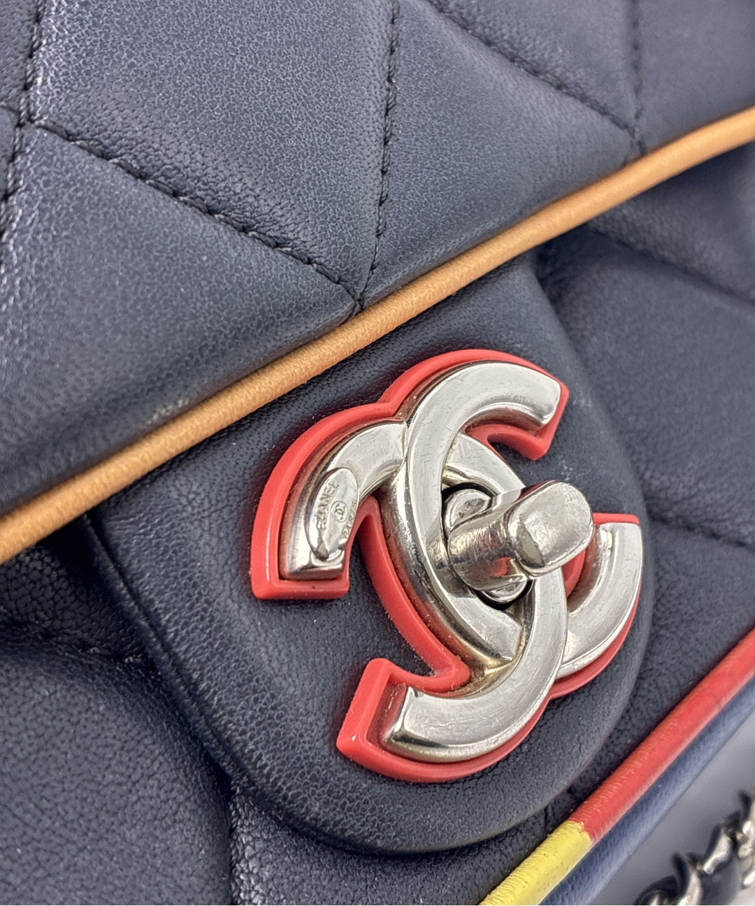 CHANEL กระเป๋าสะพาย