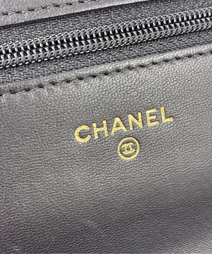 CHANEL กระเป๋าสะพาย