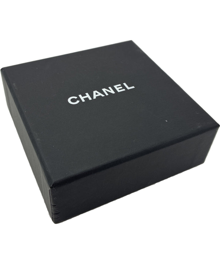 CHANEL เจาะ