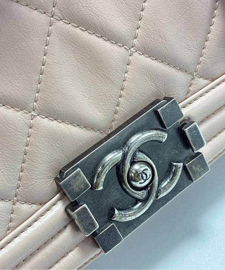 CHANEL กระเป๋าสะพาย