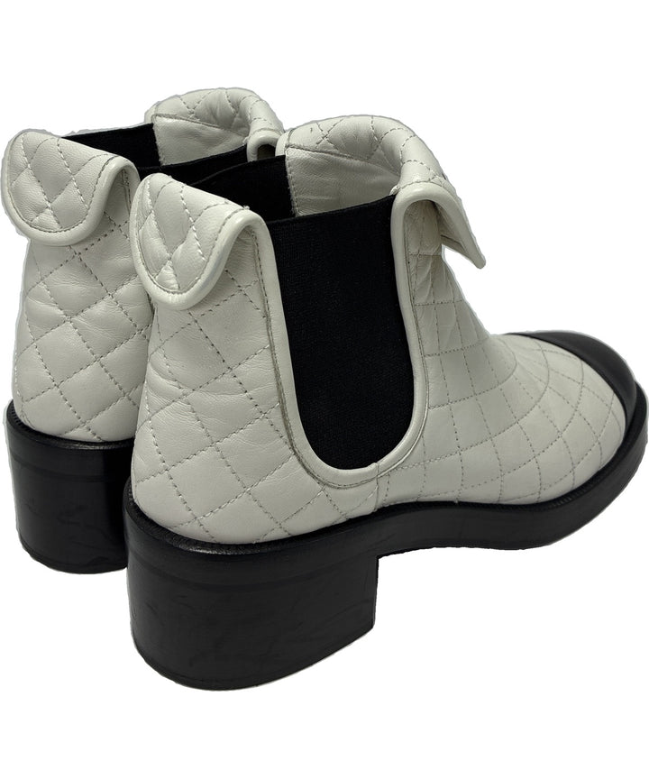CHANEL รองเท้าบูท