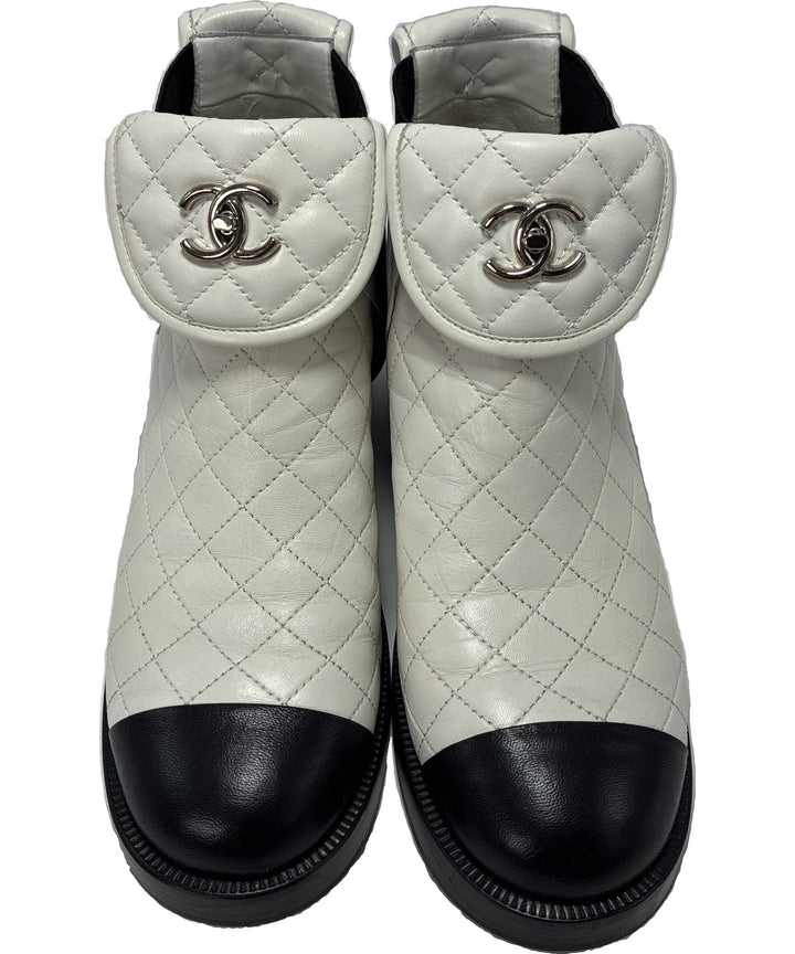 CHANEL รองเท้าบูท
