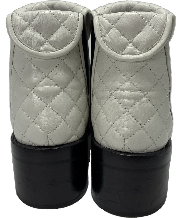 CHANEL รองเท้าบูท