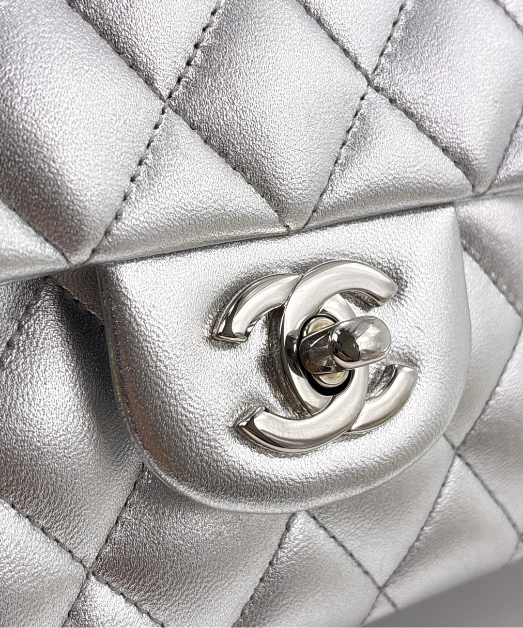CHANEL กระเป๋าสะพาย