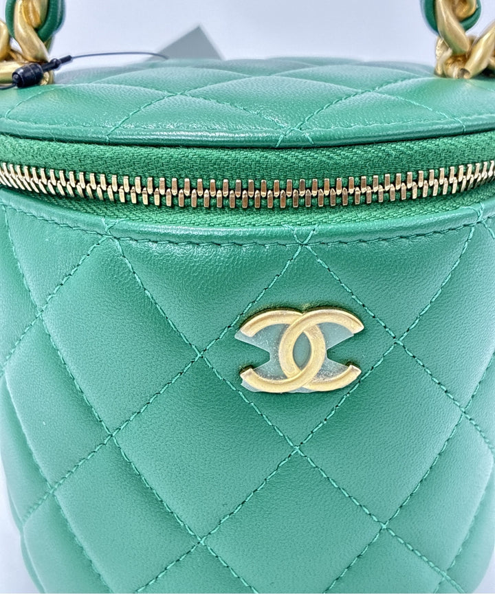 CHANEL กระเป๋าสะพาย