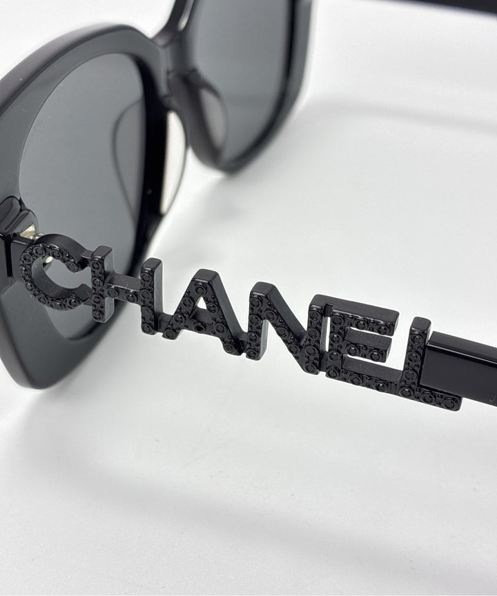 CHANEL แว่นกันแดด