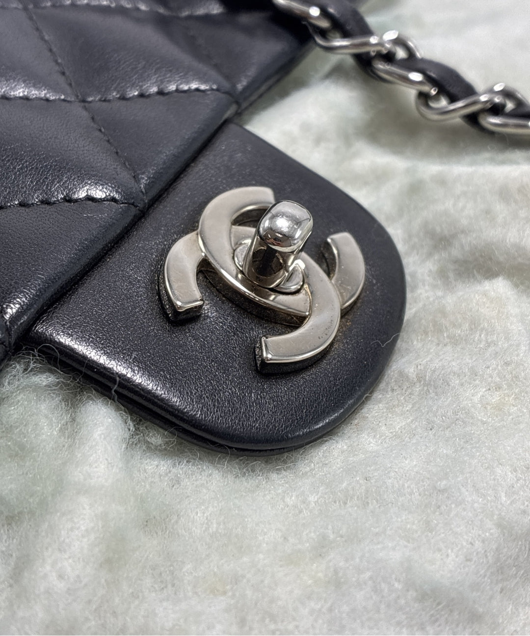 CHANEL กระเป๋าสะพาย