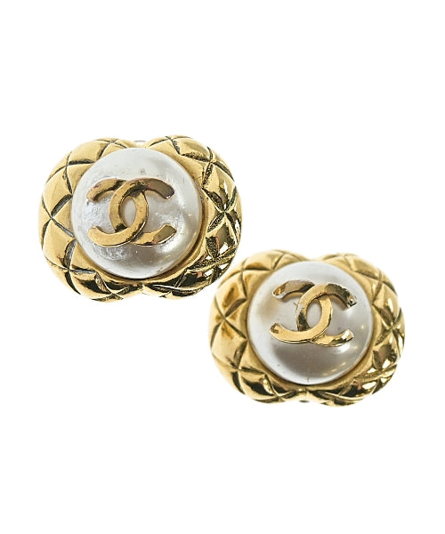 CHANEL เจาะ