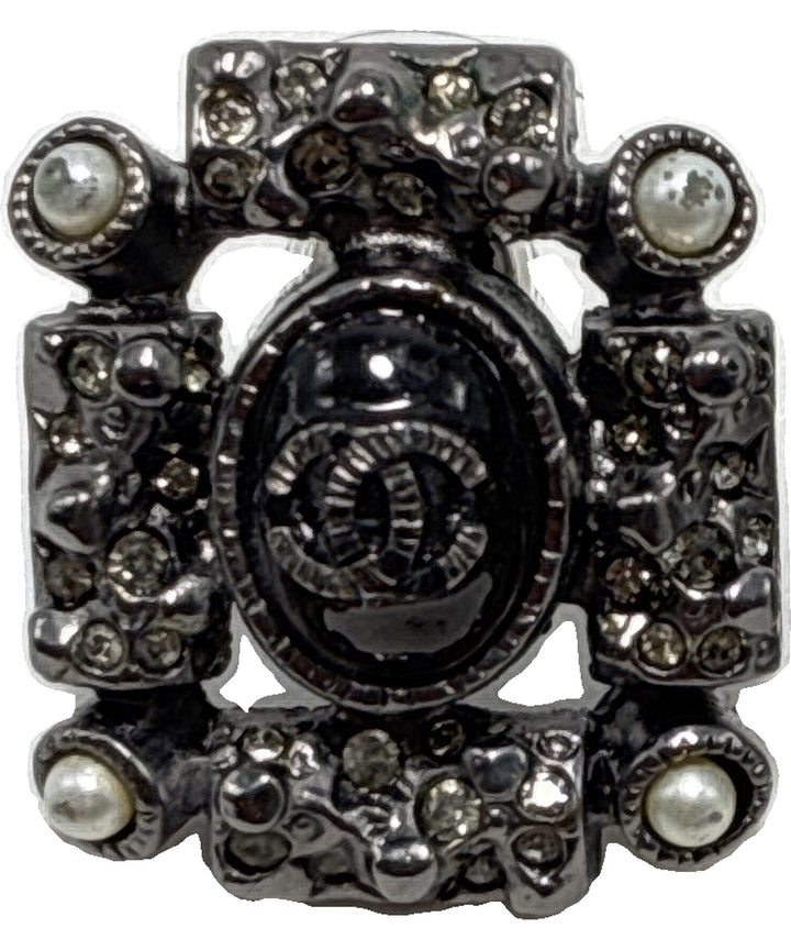 CHANEL เจาะ