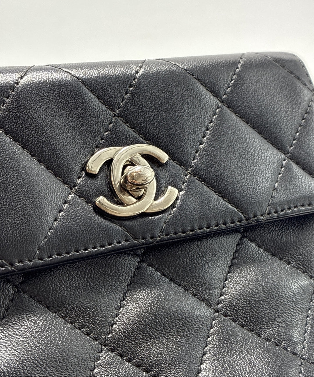 CHANEL กระเป๋าสะพาย