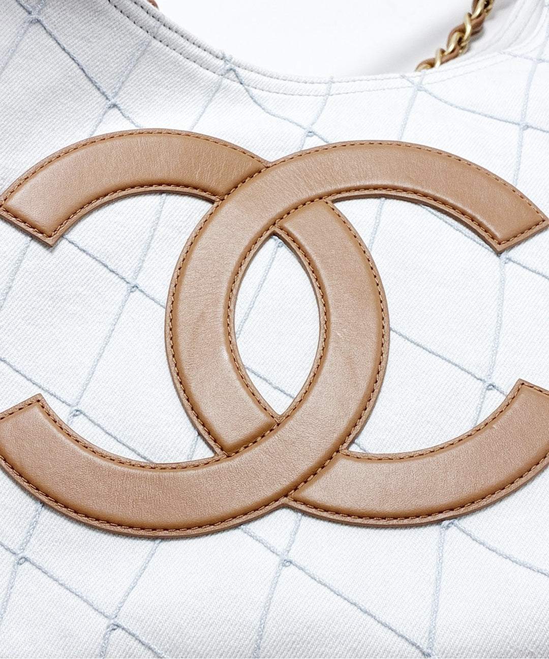 CHANEL กระเป๋าถือขนาดใหญ่