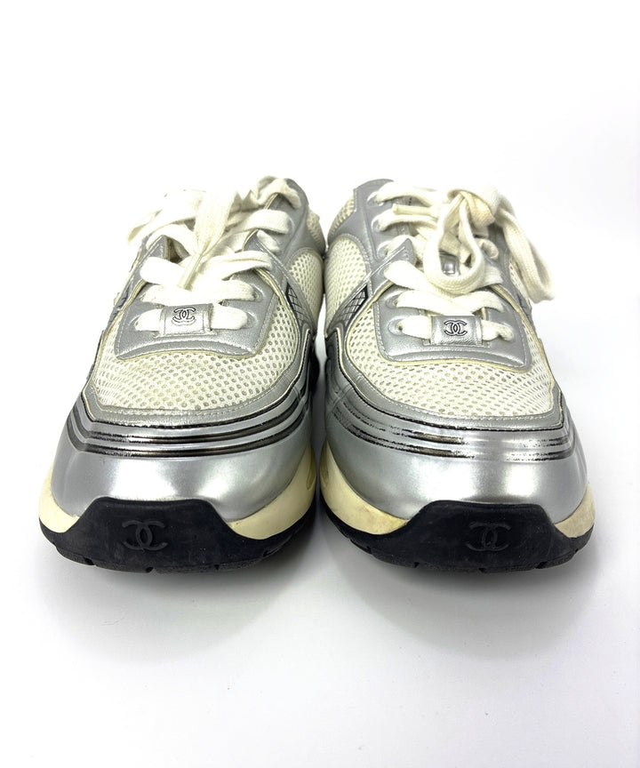 CHANEL รองเท้าผ้าใบ