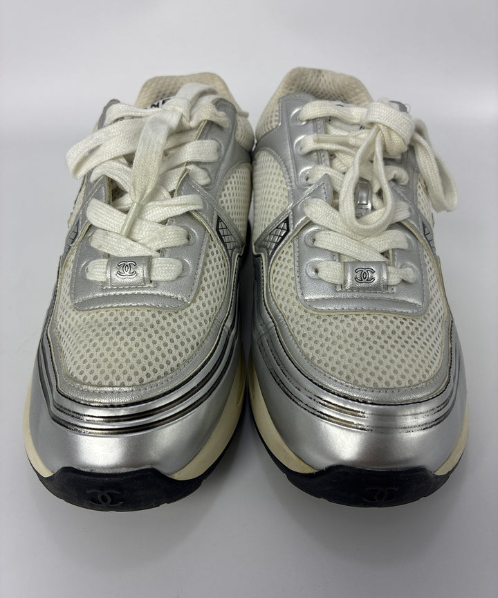 CHANEL รองเท้าผ้าใบ