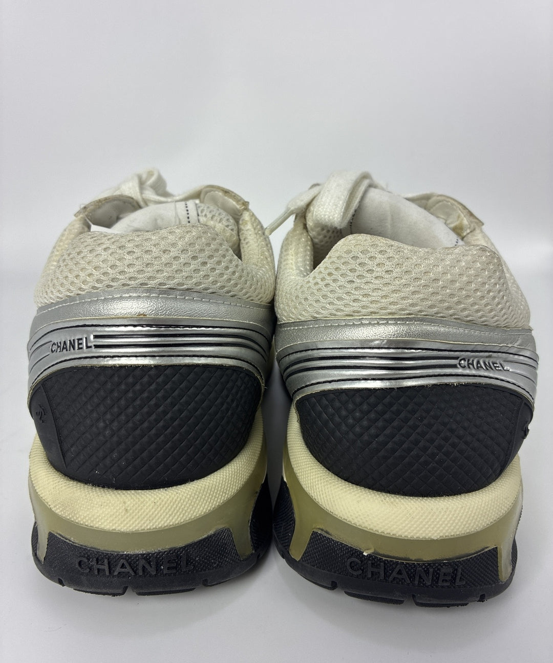 CHANEL รองเท้าผ้าใบ