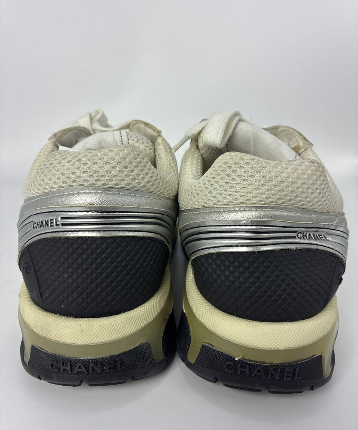 CHANEL รองเท้าผ้าใบ