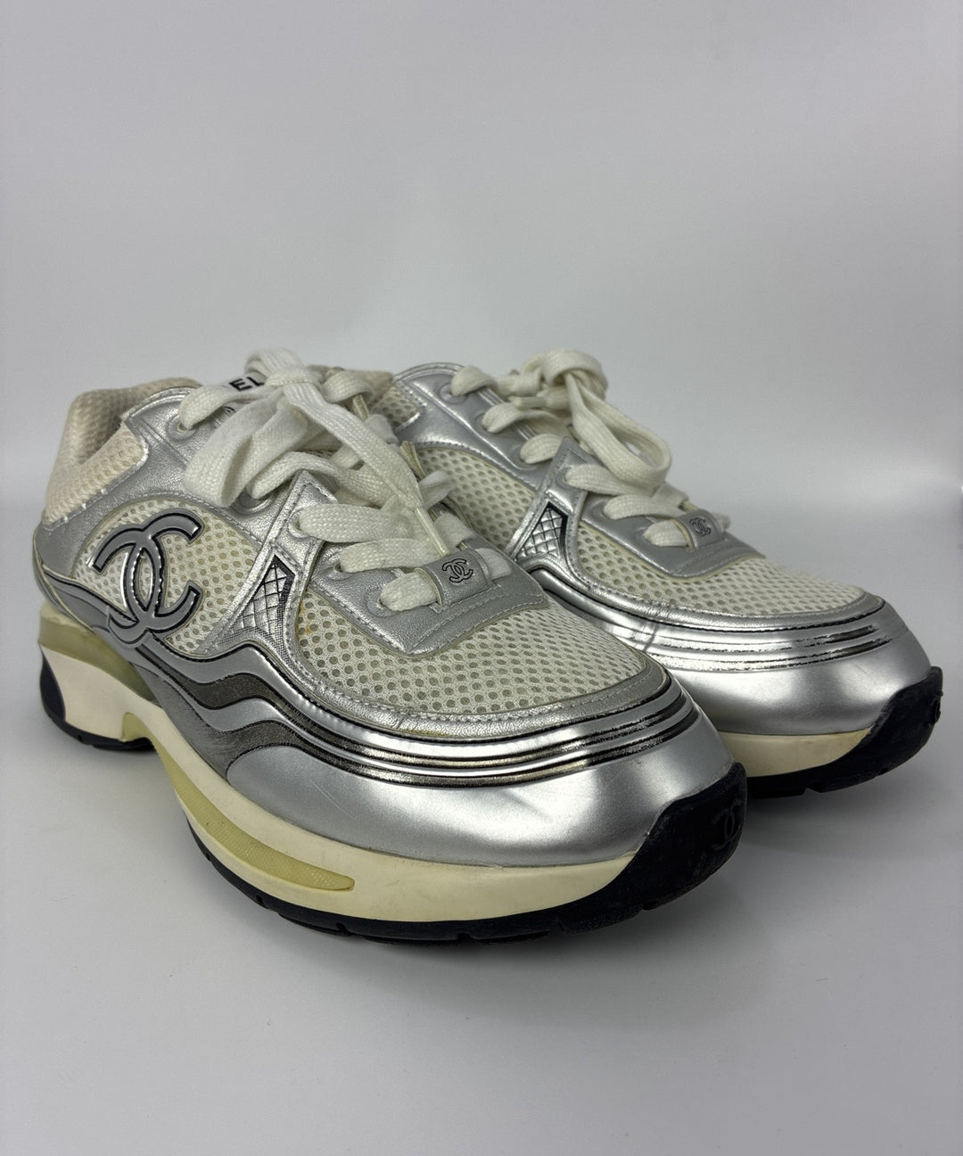 CHANEL รองเท้าผ้าใบ