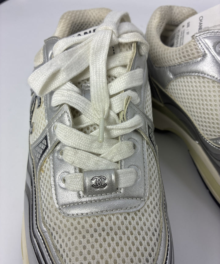 CHANEL รองเท้าผ้าใบ