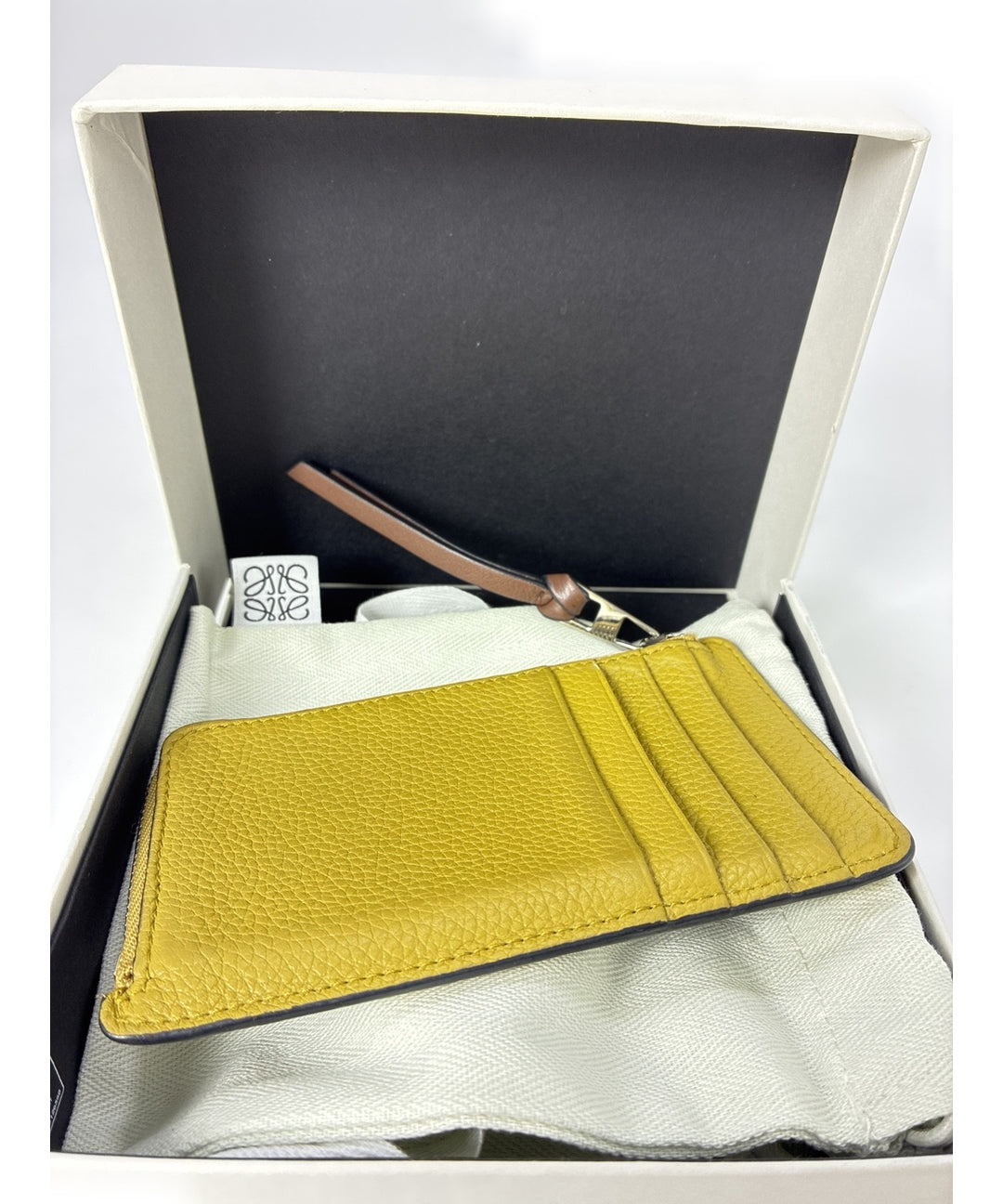 LOEWE กล่องใส่บัตร