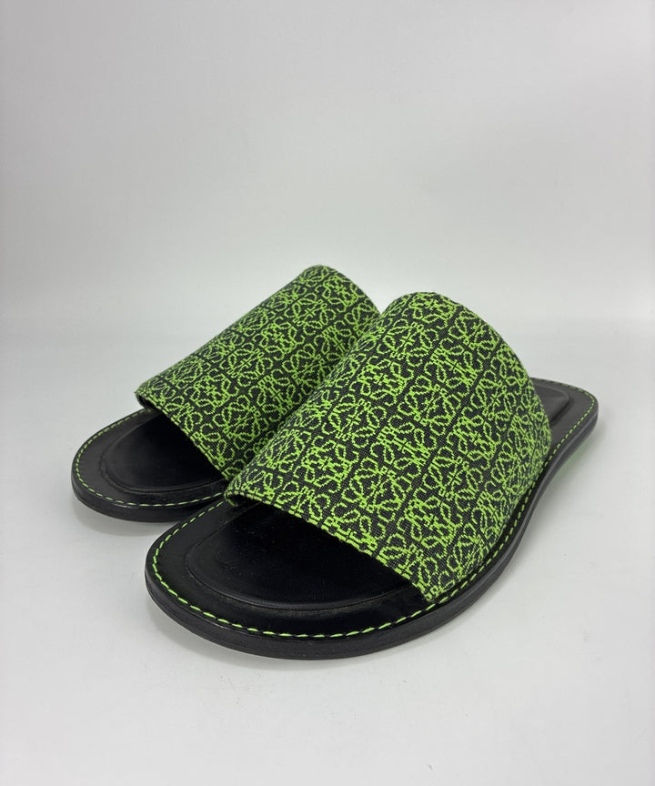 LOEWE รองเท้าแตะ