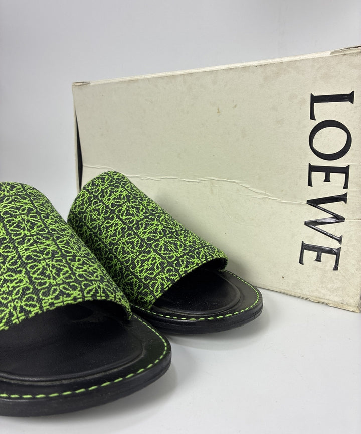 LOEWE รองเท้าแตะ