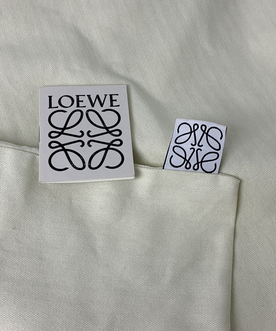 LOEWE กระเป๋าถือขนาดใหญ่