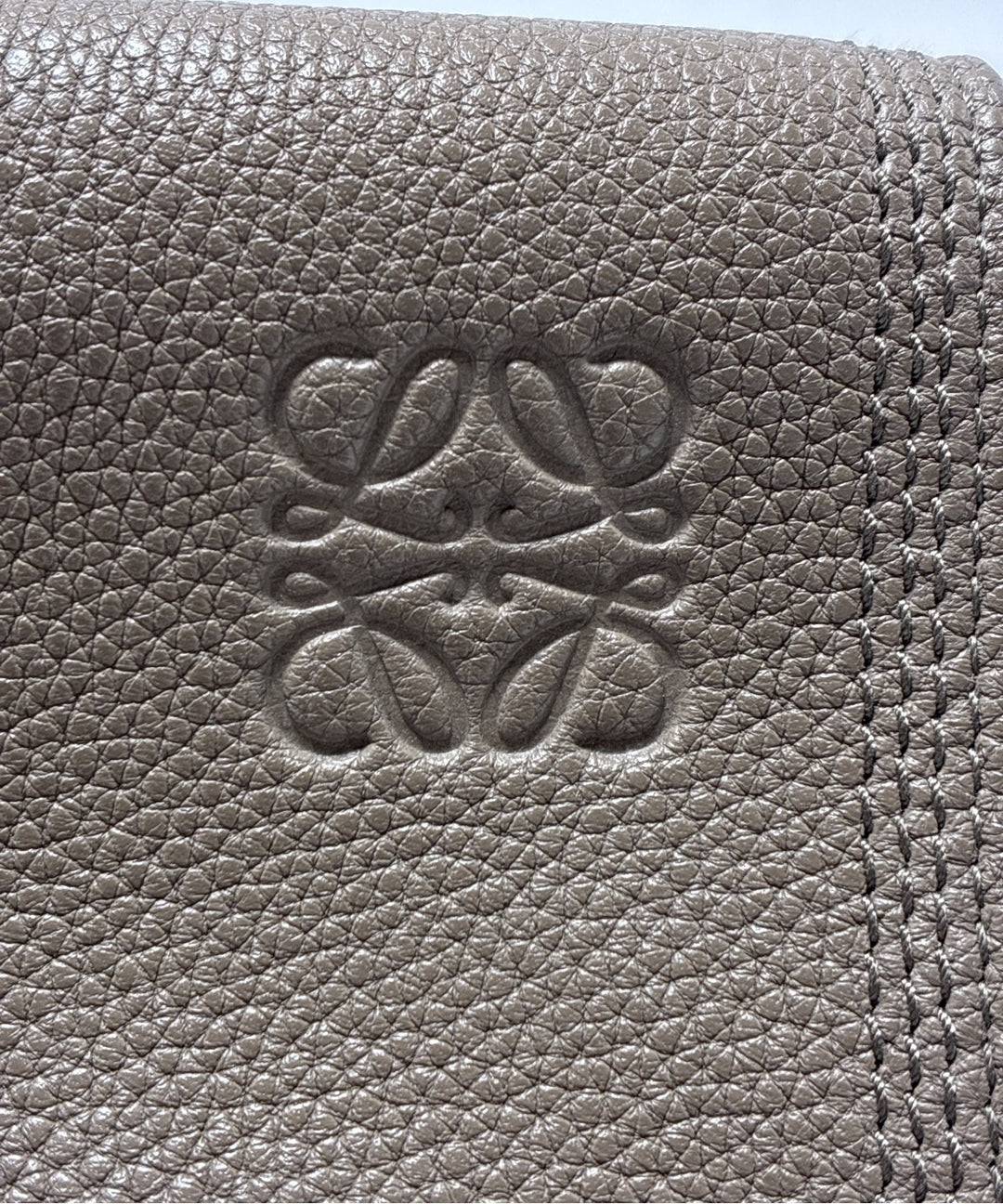 LOEWE กระเป๋าสะพาย