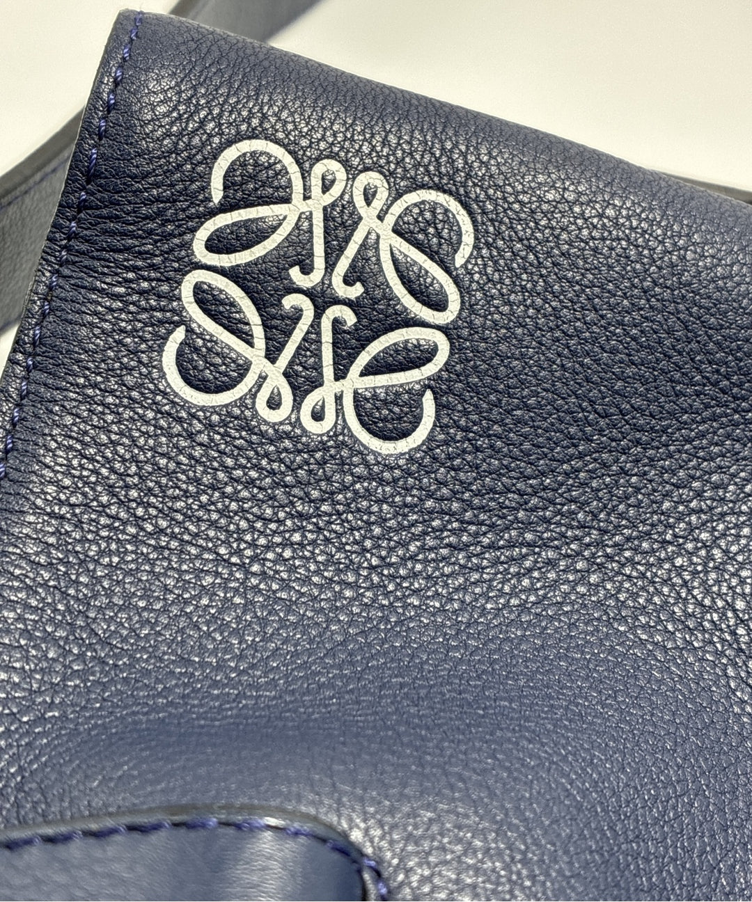 LOEWE กระเป๋าสะพาย