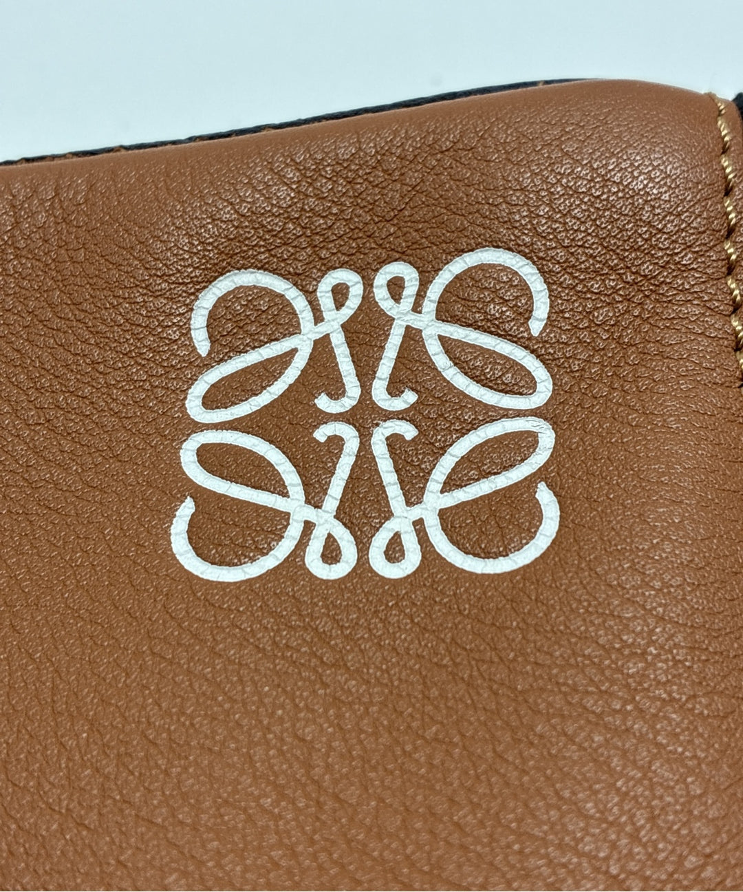 LOEWE กระเป๋าสะพาย