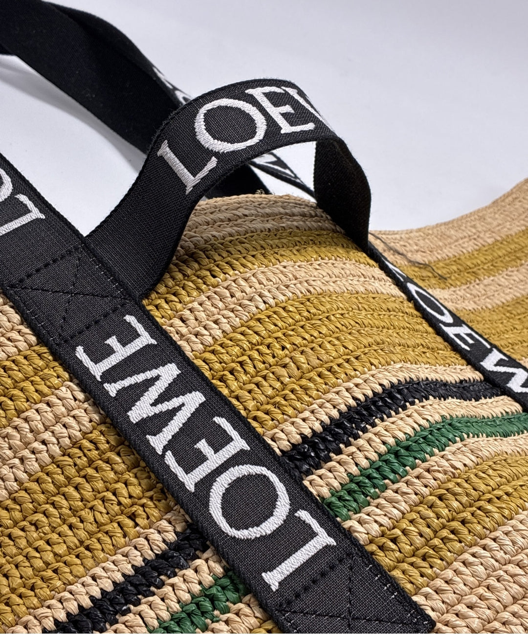 LOEWE กระเป๋าถือขนาดใหญ่