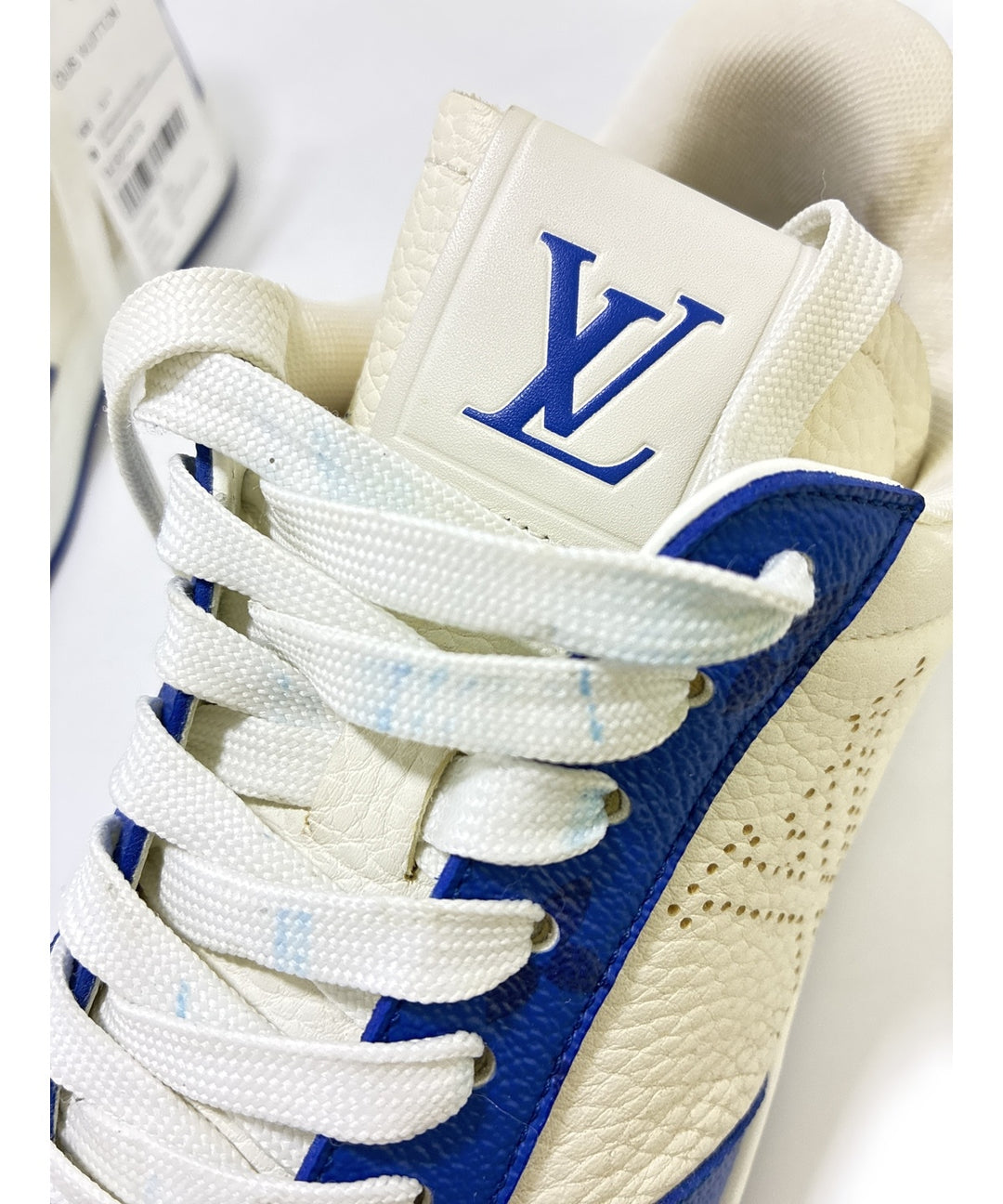 LOUIS VUITTON รองเท้าผ้าใบ