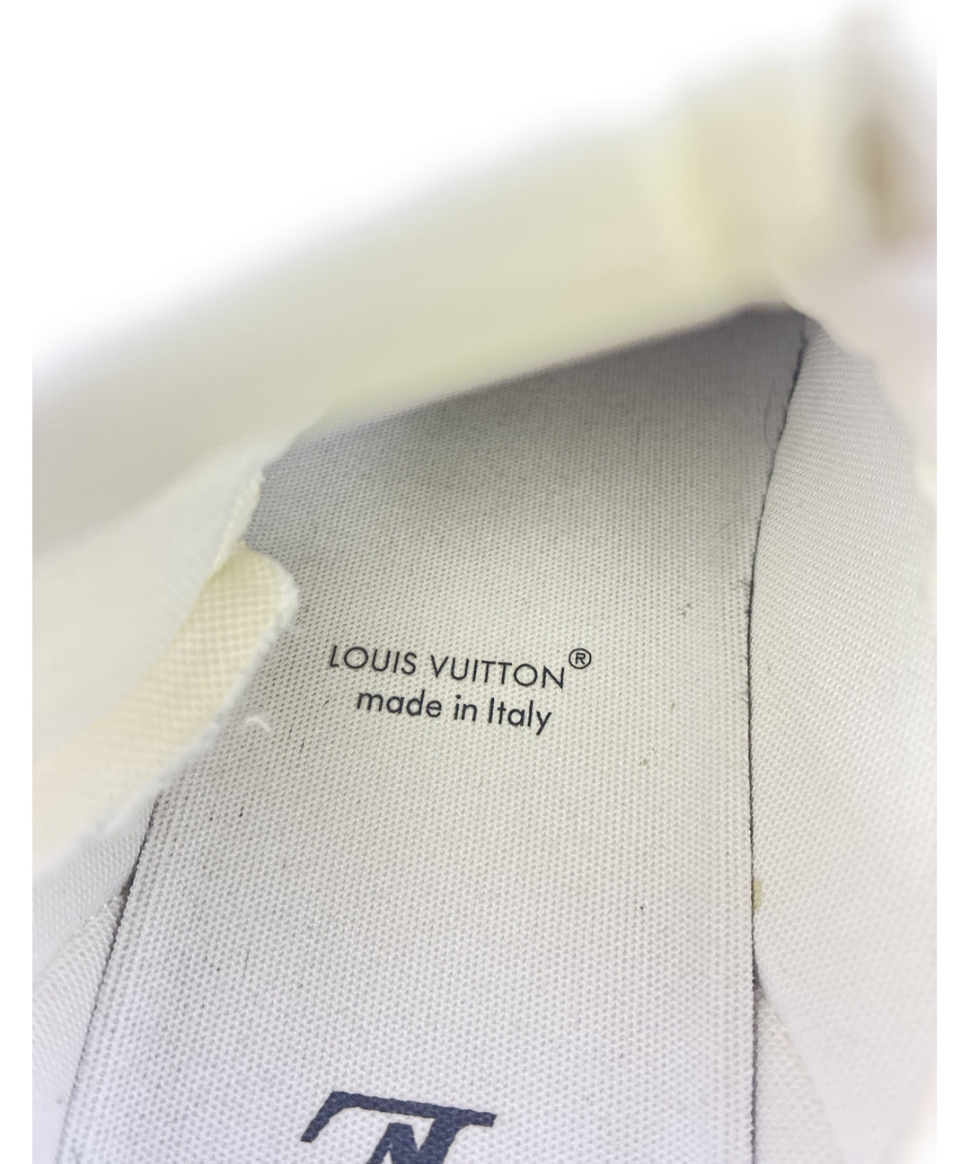 LOUIS VUITTON รองเท้าผ้าใบ