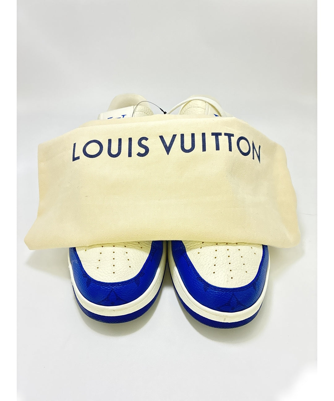 LOUIS VUITTON รองเท้าผ้าใบ