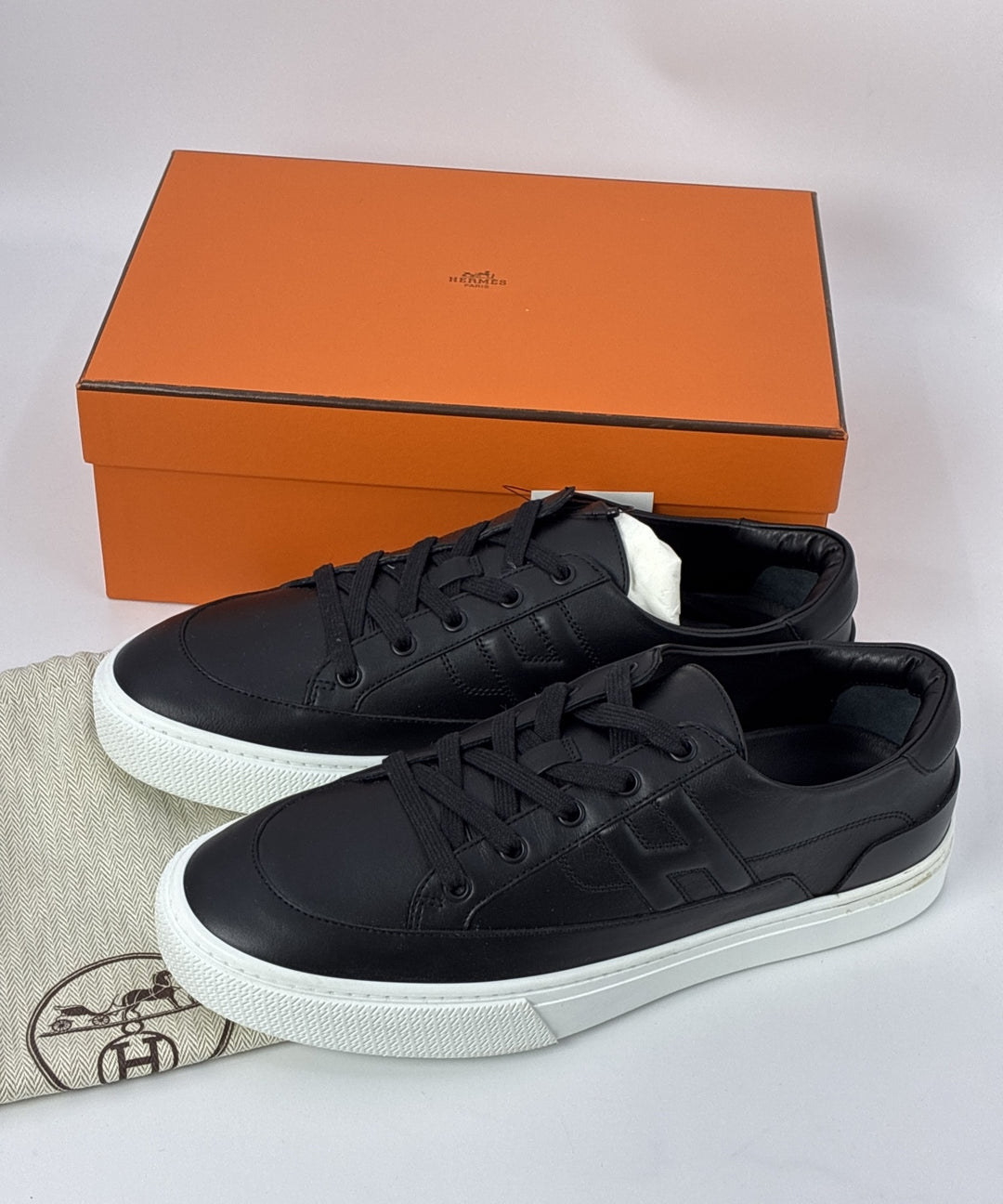 HERMES รองเท้าผ้าใบ