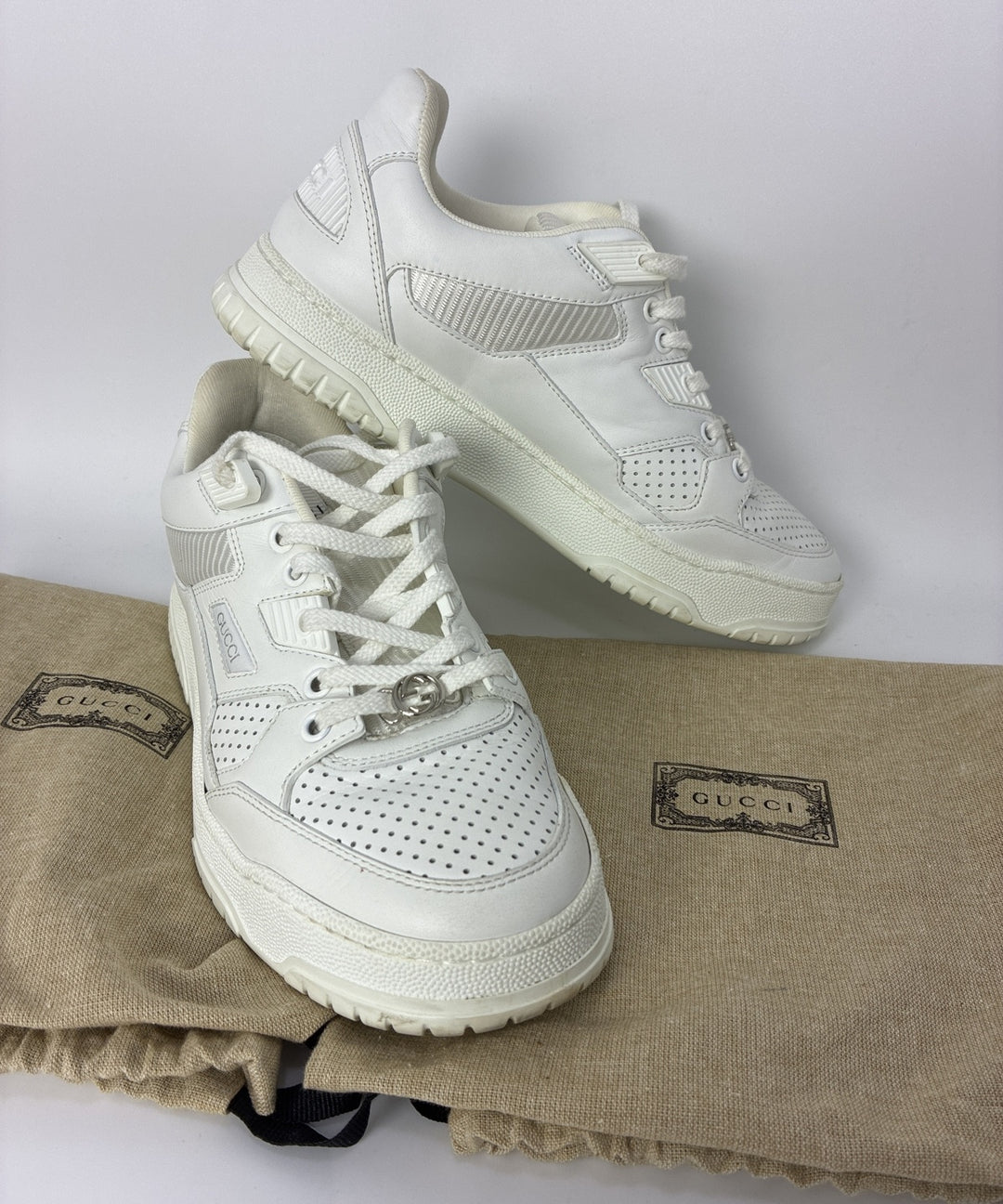 GUCCI รองเท้าผ้าใบ