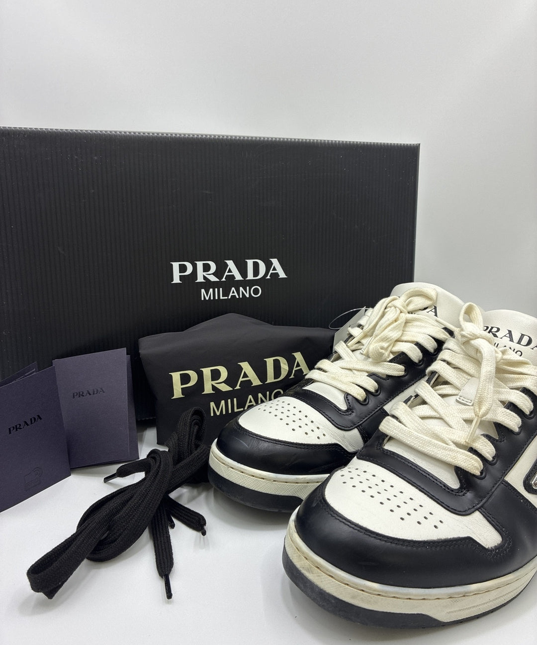 PRADA รองเท้าผ้าใบ