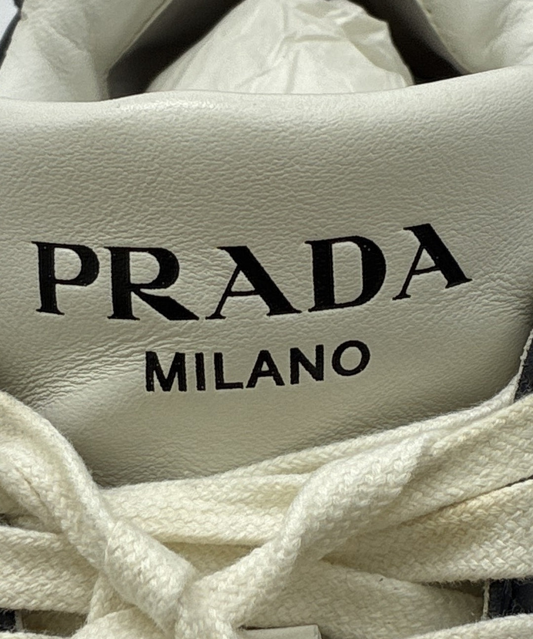 PRADA รองเท้าผ้าใบ