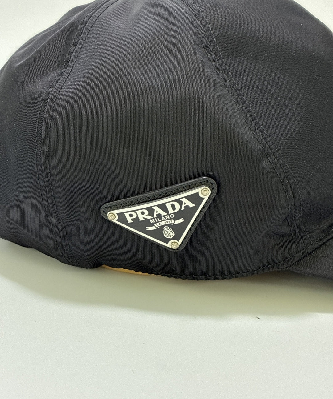 PRADA หมวกแก๊ป