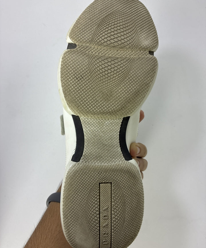 PRADA รองเท้าผ้าใบ