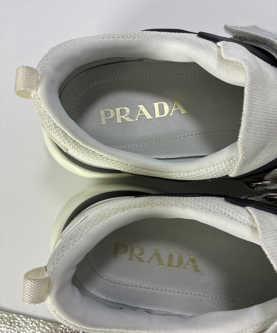 PRADA รองเท้าผ้าใบ