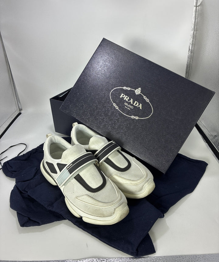 PRADA รองเท้าผ้าใบ